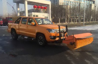 小型皮卡自帶動(dòng)力掃雪滾