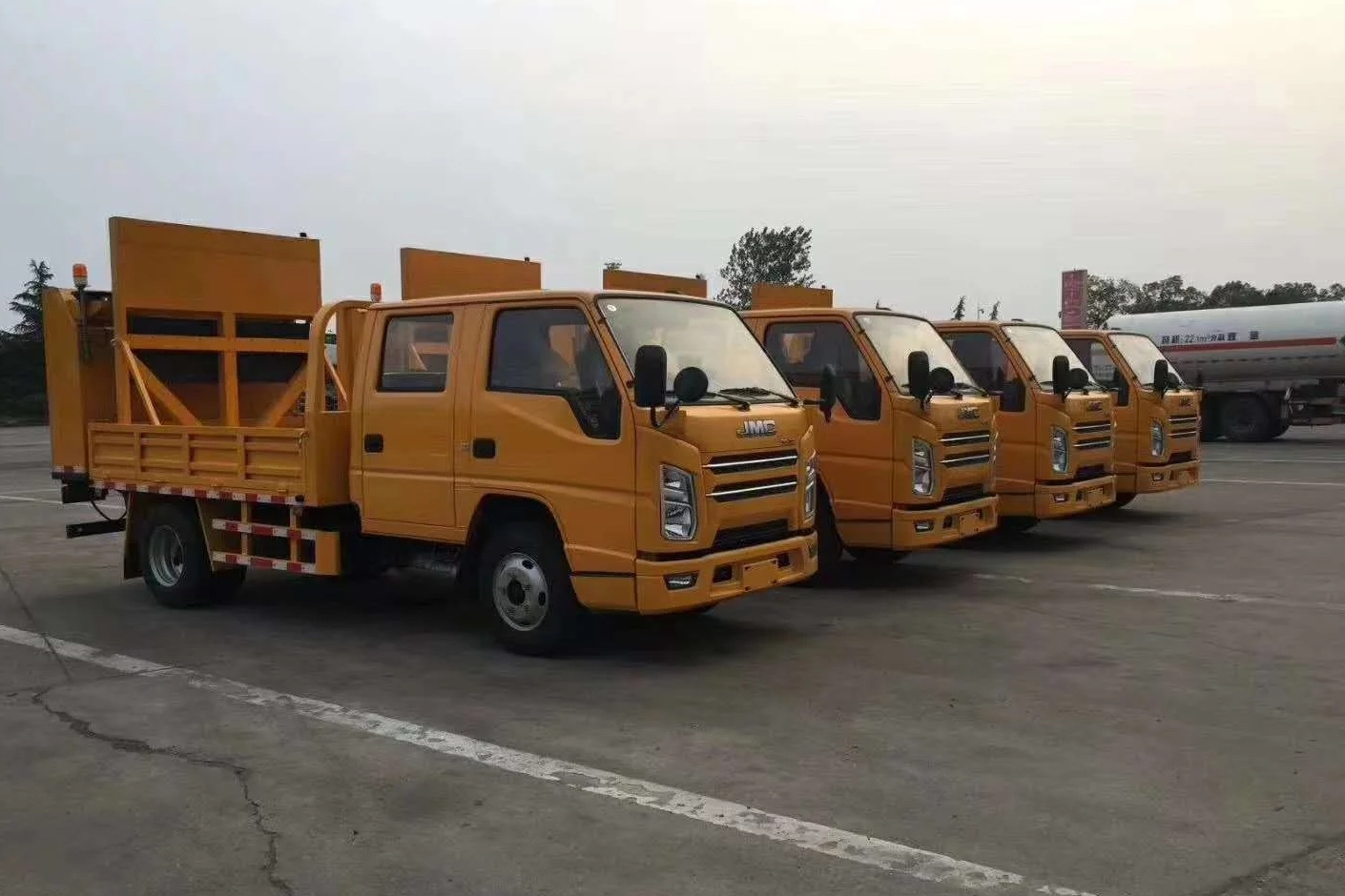 江鈴雙排座防撞緩沖車