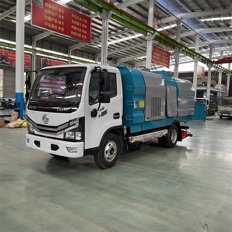 東風(fēng)多利卡5方后置滾刷式吸塵車(chē)