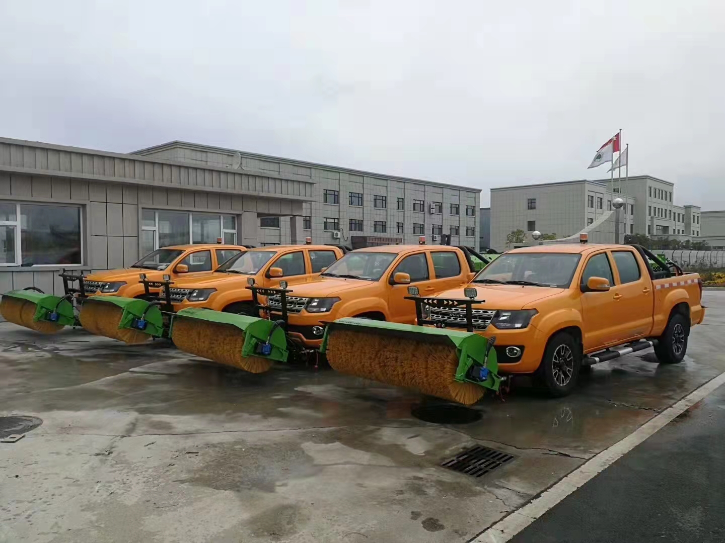 小型皮卡自帶動(dòng)力掃雪滾