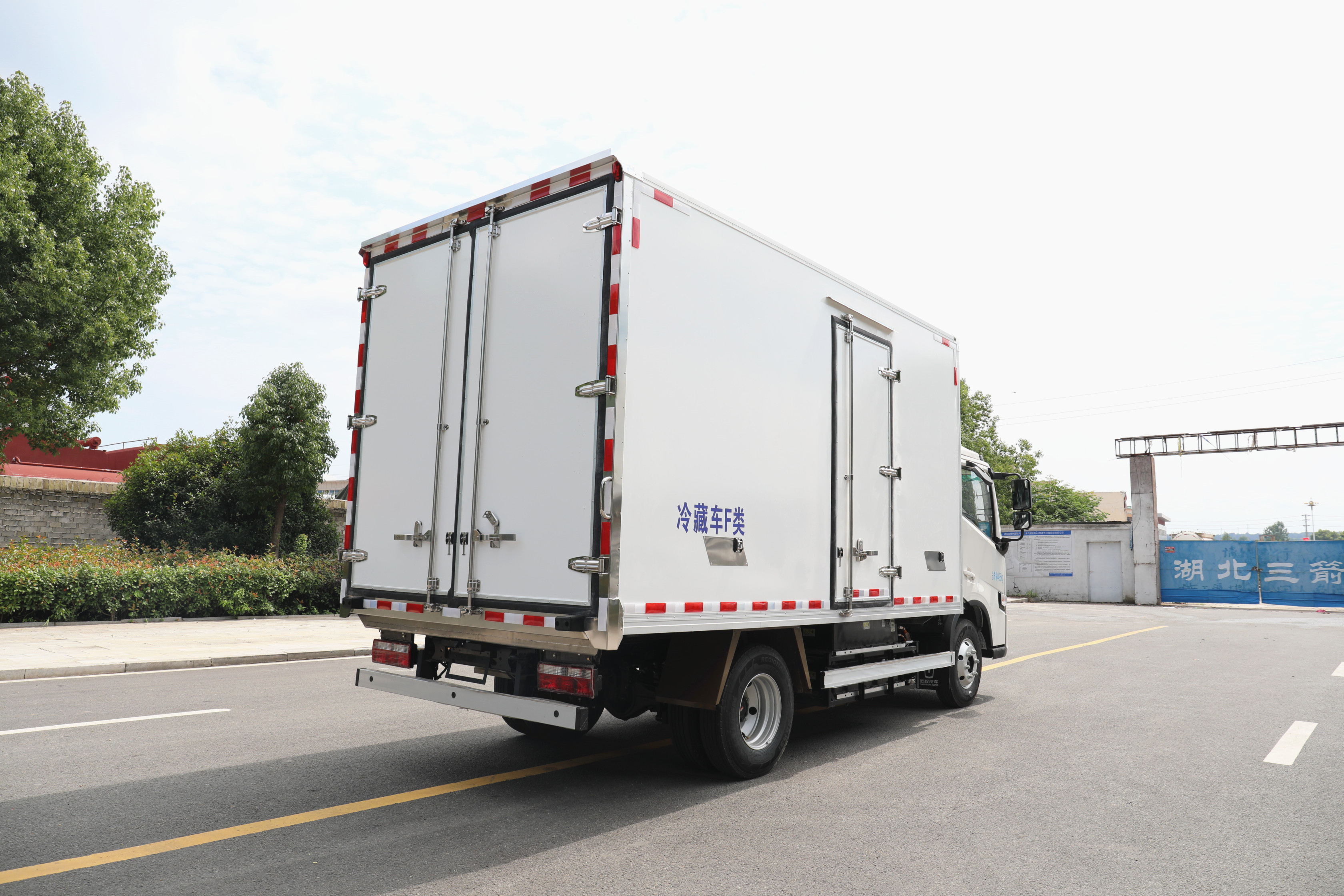 吉利遠(yuǎn)程星智H8E純電動(dòng)冷藏車(chē)