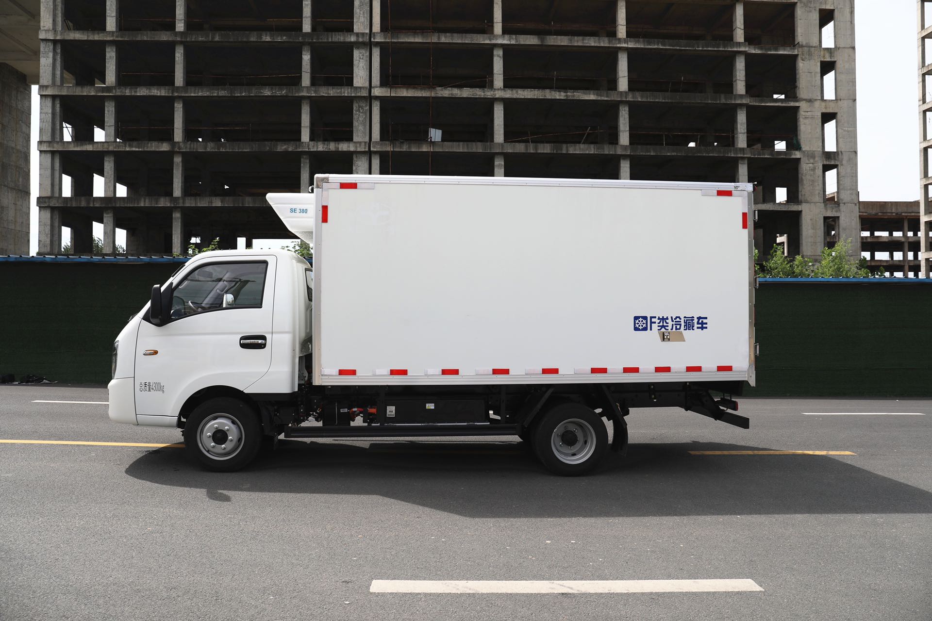 吉利 鋒銳V5E純電動冷藏車