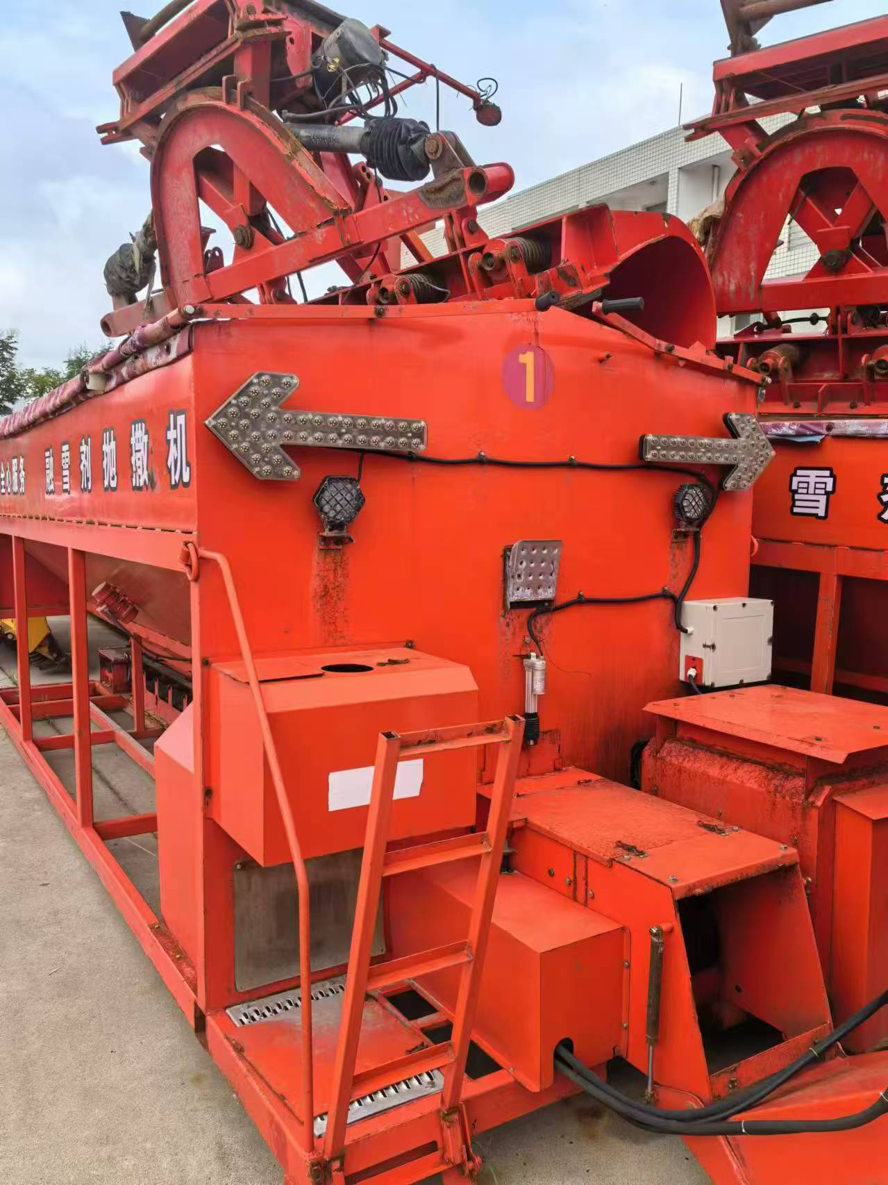 二手除雪鏟 二手融雪撒布機(jī) 二手掃雪滾 二手除雪車(chē)