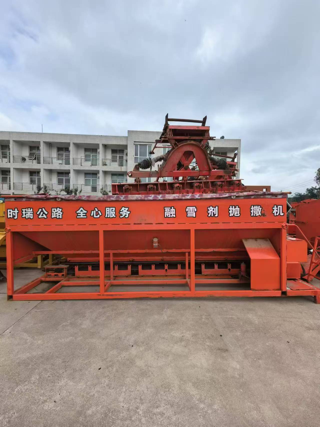 二手除雪鏟 二手融雪撒布機(jī) 二手掃雪滾 二手除雪車(chē)